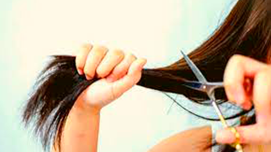 Exploramos o intrigante questionamento: "É pecado a mulher cortar o cabelo?" Neste artigo, examinamos 1 Coríntios 11:3-11 para lançar luz sobre essa questão polêmica e revelar o significado por trás do corte de cabelo das mulheres na Bíblia.